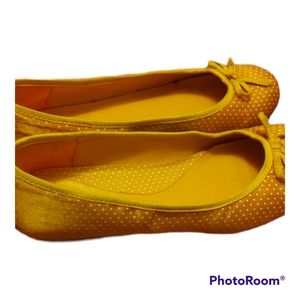 💥SOLD💥Pretty Gold Ballerina Flats, Size 9